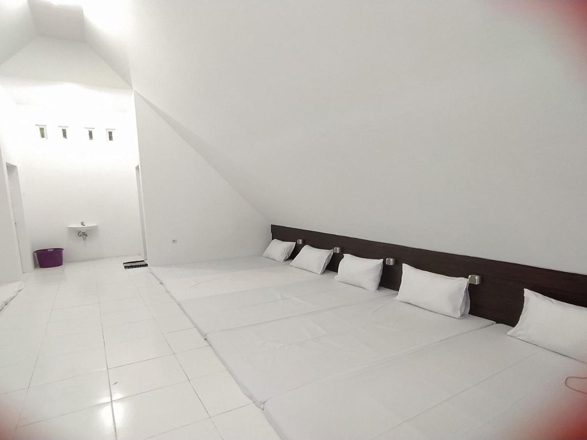 Seger Nusantara Hostel Kalisat Kültér fotó