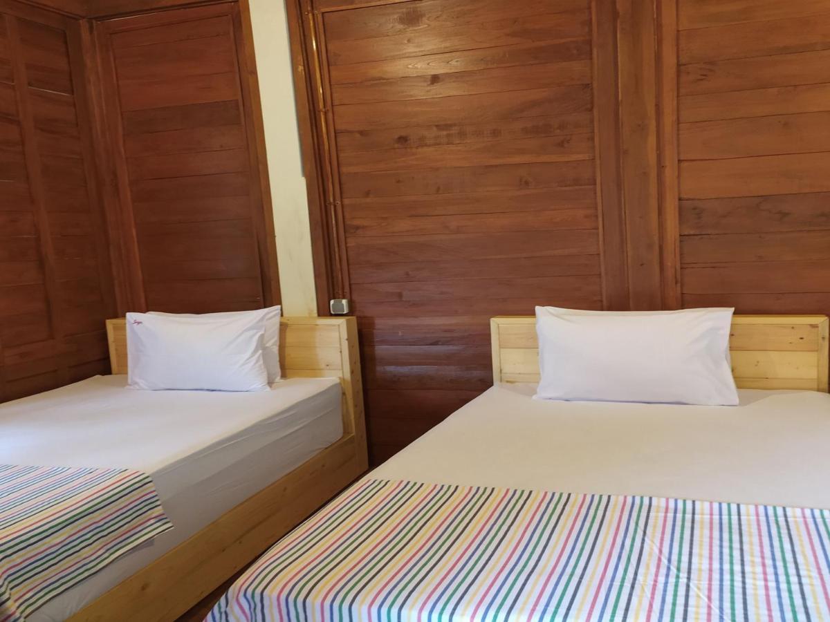 Seger Nusantara Hostel Kalisat Kültér fotó