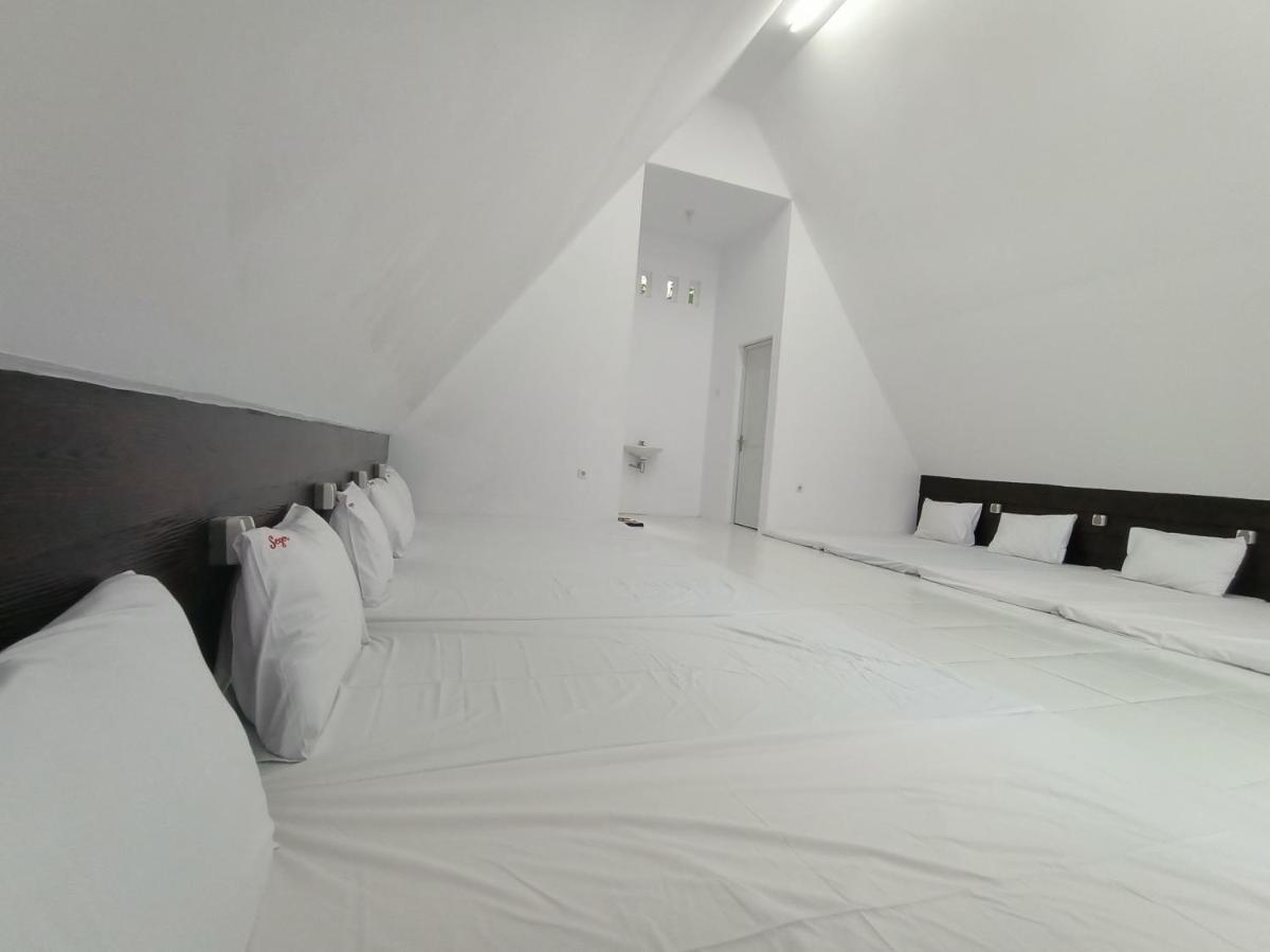 Seger Nusantara Hostel Kalisat Kültér fotó