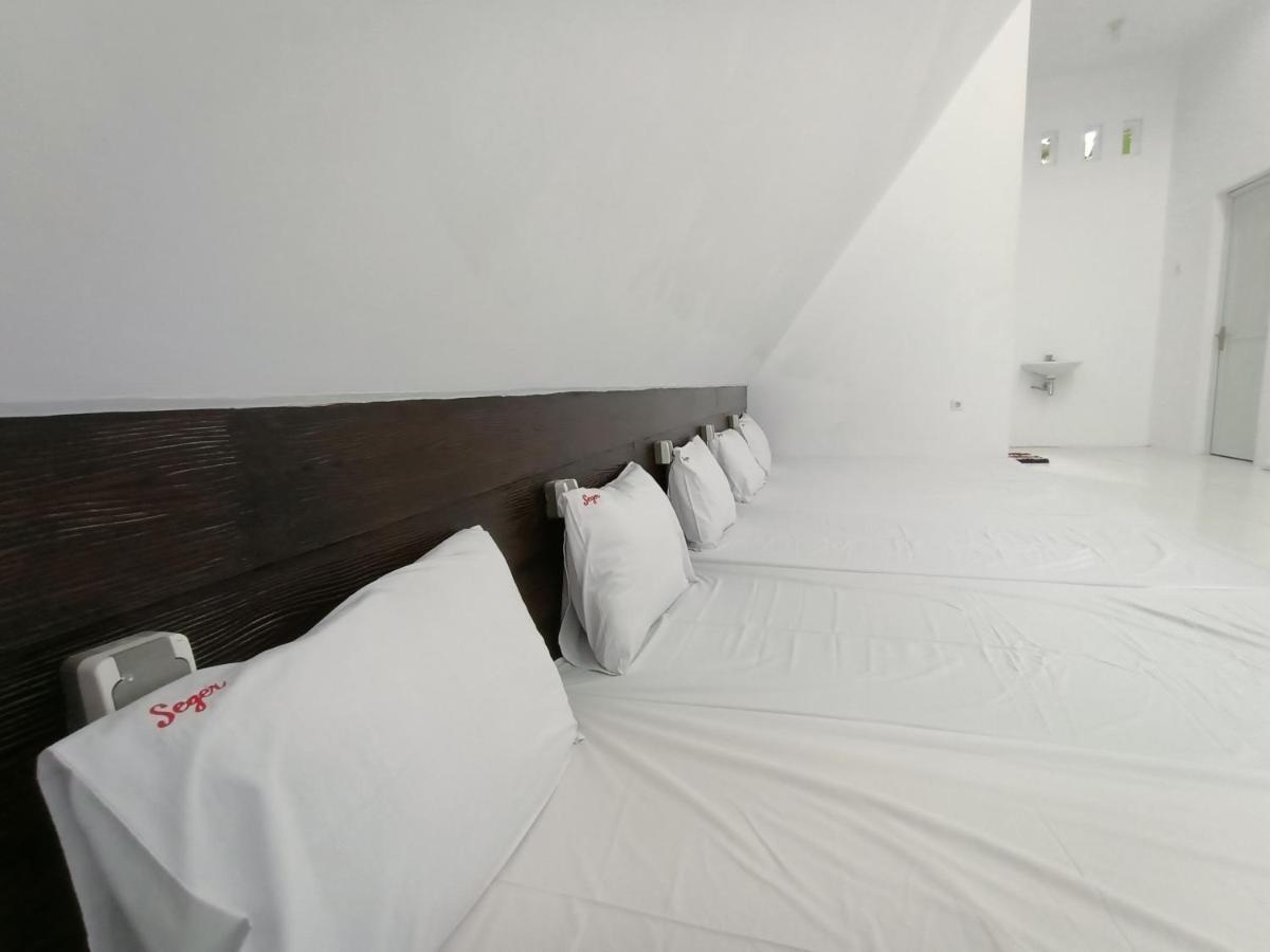 Seger Nusantara Hostel Kalisat Kültér fotó