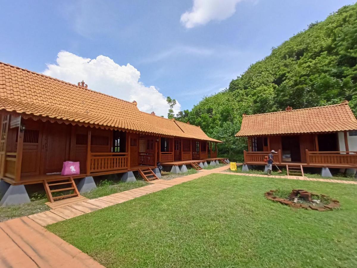 Seger Nusantara Hostel Kalisat Kültér fotó
