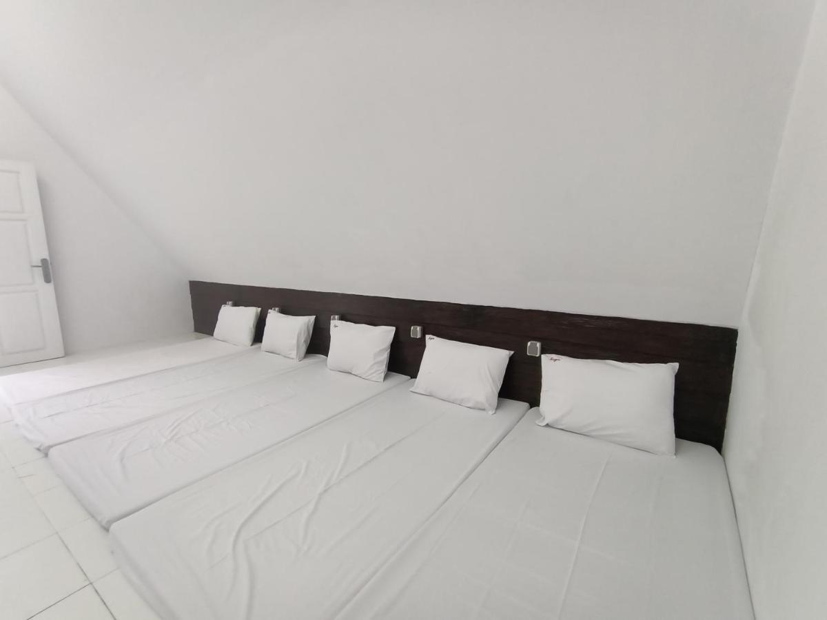 Seger Nusantara Hostel Kalisat Kültér fotó