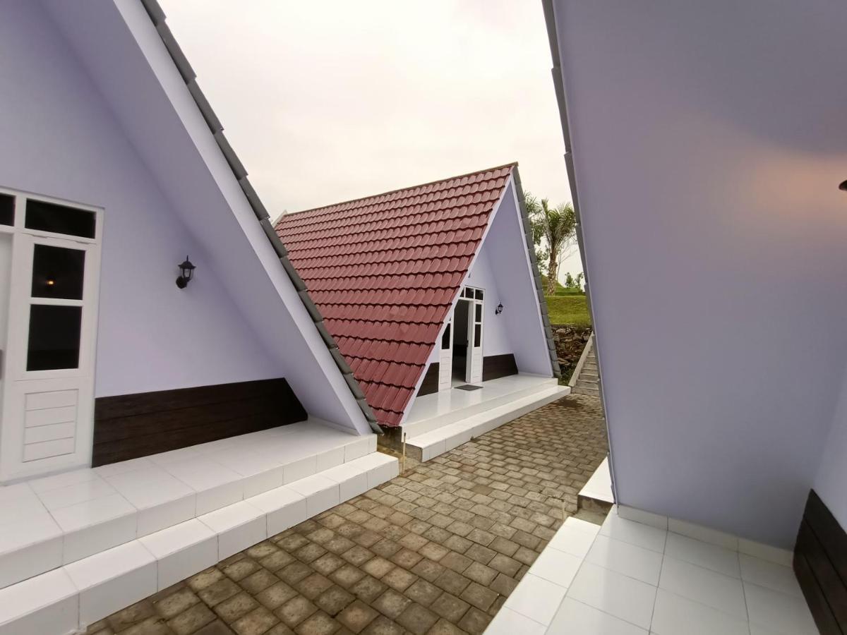 Seger Nusantara Hostel Kalisat Kültér fotó