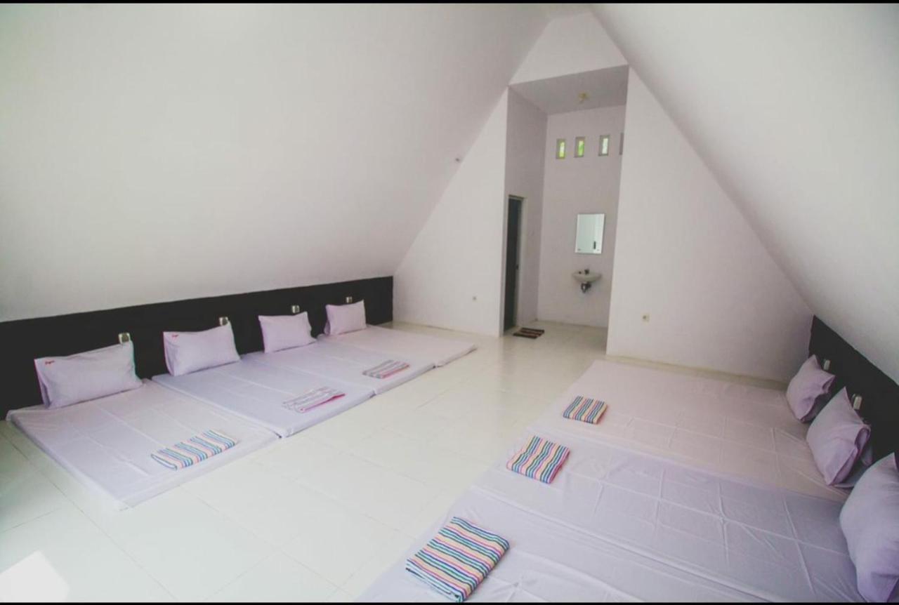 Seger Nusantara Hostel Kalisat Kültér fotó